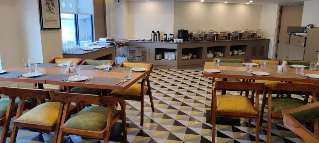 Spree Hotel Kriday Dehradún Kültér fotó