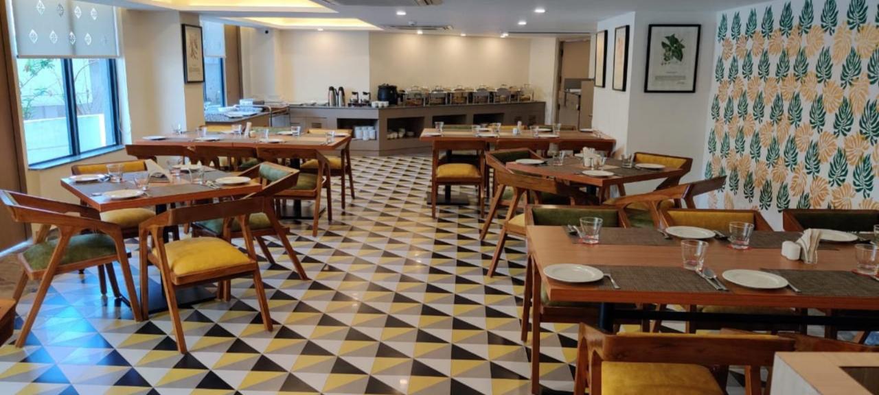 Spree Hotel Kriday Dehradún Kültér fotó